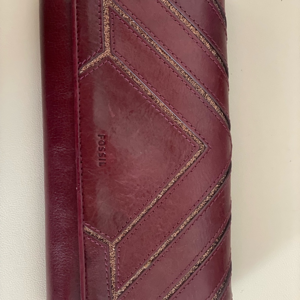 Fossil Burgundy Leather Wallet with gold outline ✨